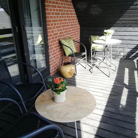 بيت ضيافة 5 Minute Walk To Lego House-2 Bedrooms With Balcony Garden View.loft Floor بيلوند