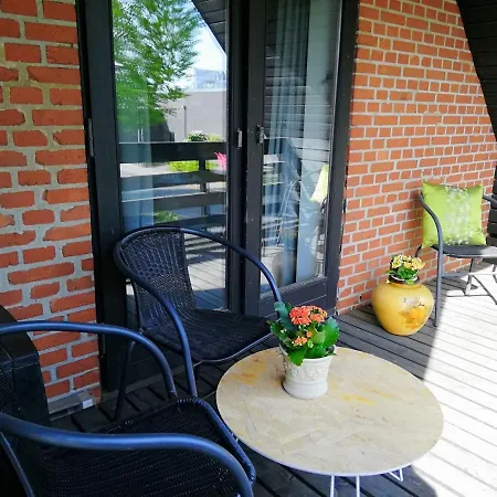 5 Minute Walk To Lego House-2 Bedrooms With Balcony Garden View.loft Floor بيت ضيافة *